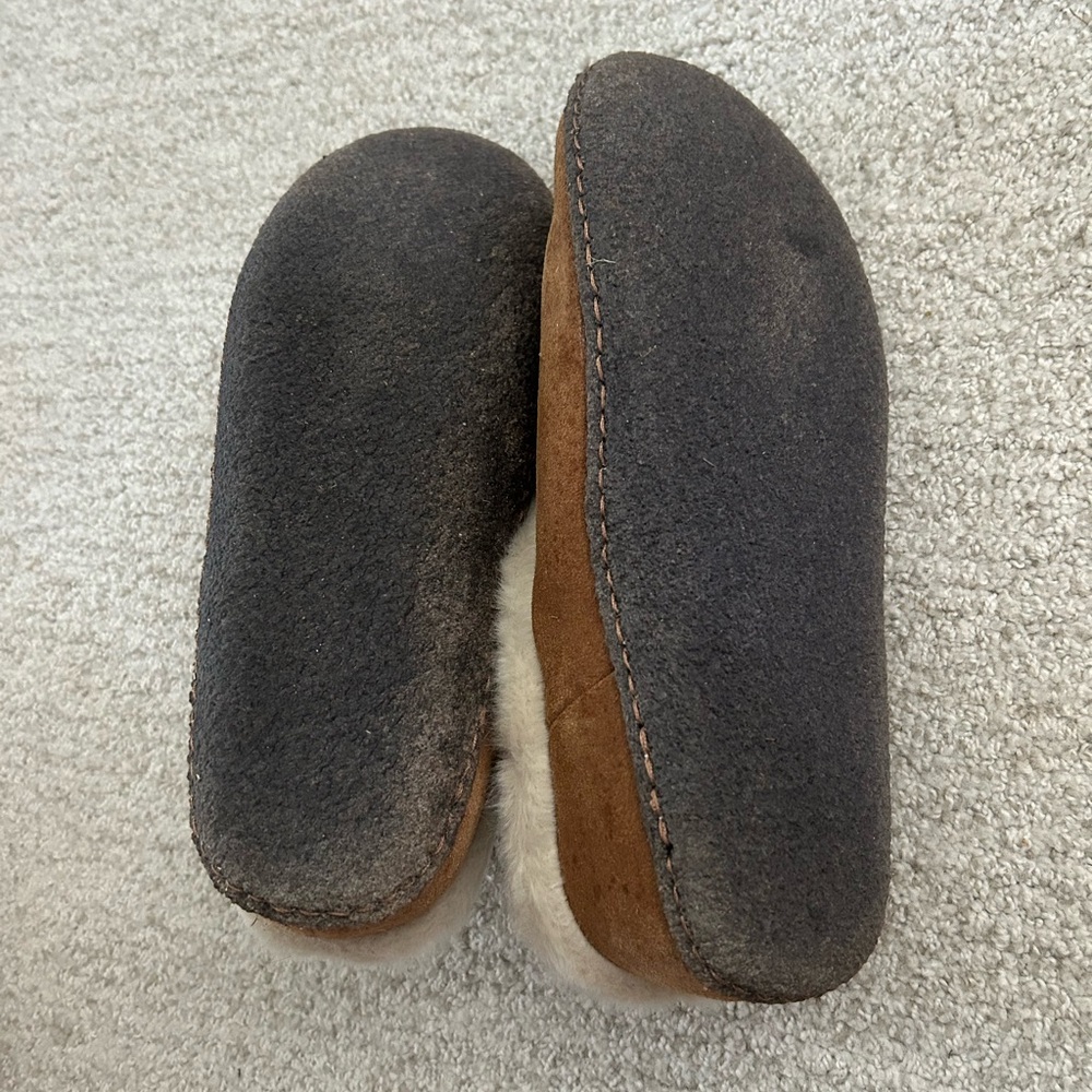 Columbia Tan Suede Slippers with Cream Lining - Picture 2 of 3